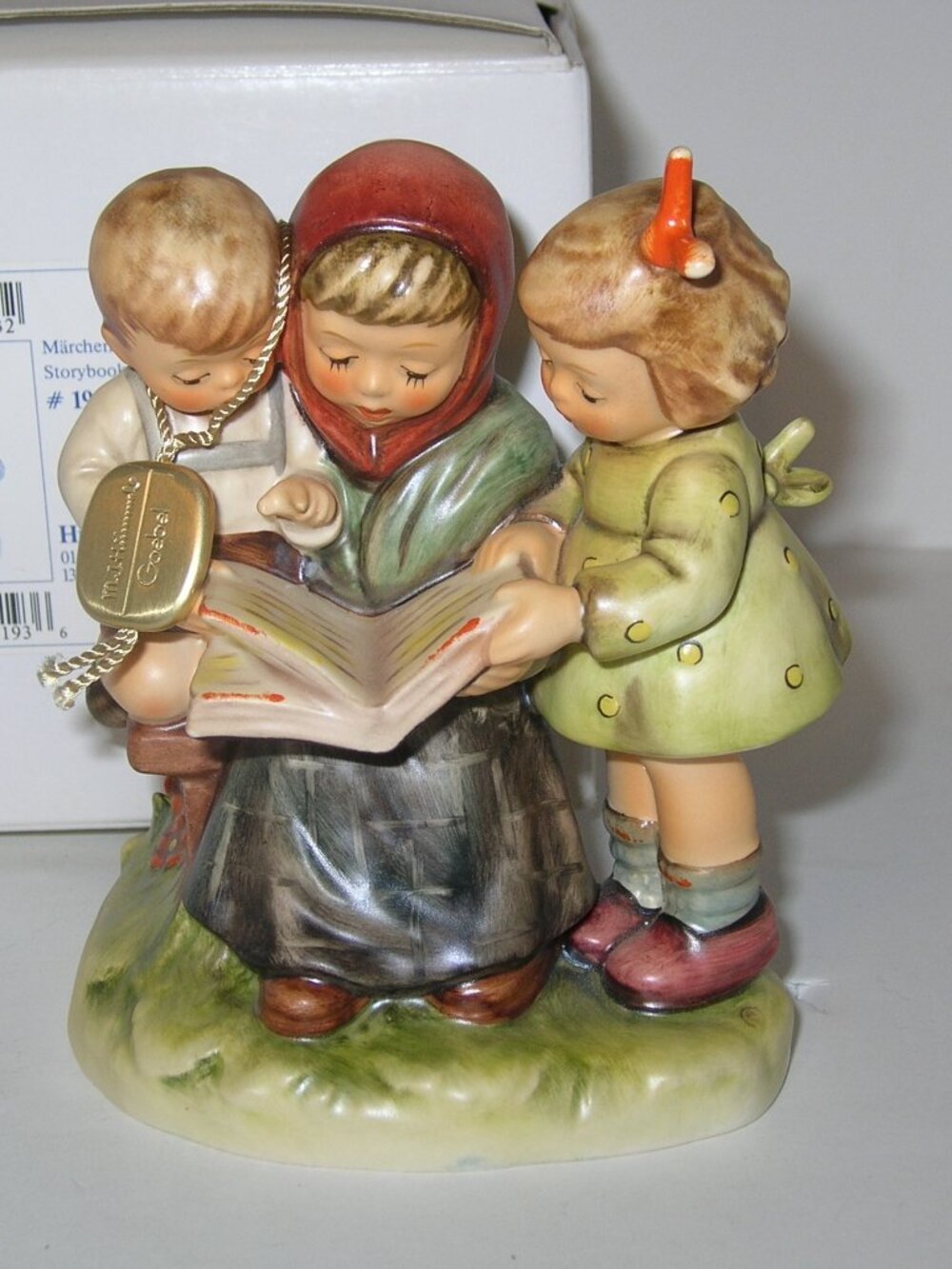 Goebel Hummel Figurine "Storybook Time" HUM #458 TMK7 5.5"T w/Box  MINT